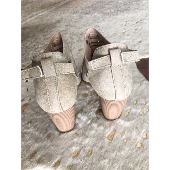 Laser Cut Booties - Picture 3 of 4